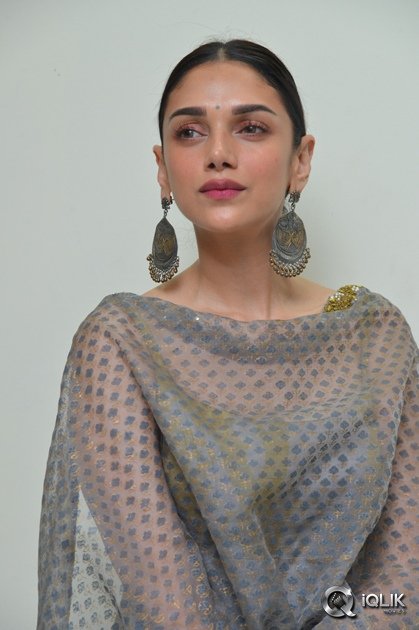Aditi-Rao-Hydari-at-Cheliyaa-Movie-Promotions